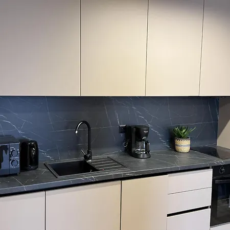 아파트 Modern & Spacious Two-bedroom *