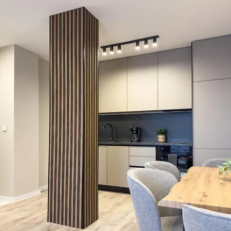 Modern & Spacious Two-bedroom * 플로브디프