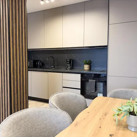 Modern & Spacious Two-bedroom *