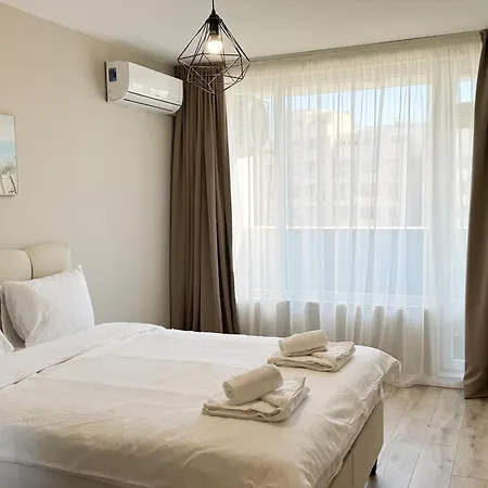 Modern & Spacious Two-bedroom *