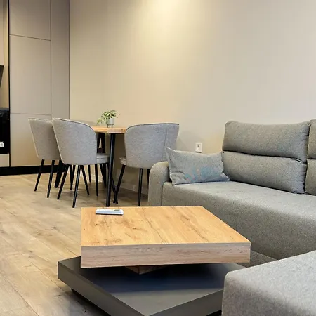 Апартамент Modern & Spacious Two-bedroom *