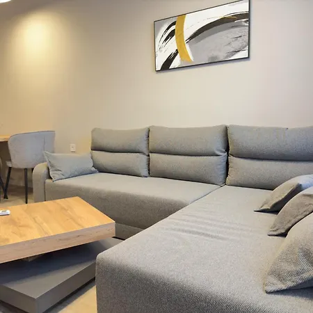 Modern & Spacious Two-bedroom