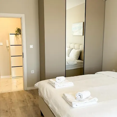 Modern & Spacious Two-bedroom Lägenhet *