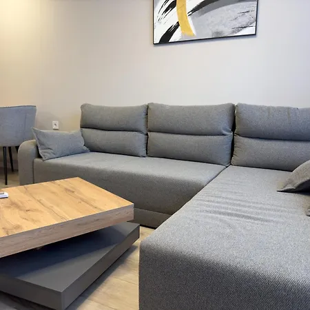 Modern & Spacious Two-bedroom Διαμέρισμα *