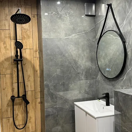 Modern & Spacious Two-bedroom Διαμέρισμα *