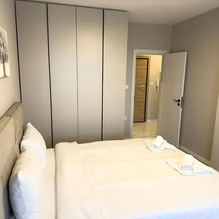 Modern & Spacious Two-bedroom Φιλιππούπολη