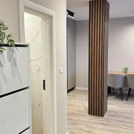 Modern & Spacious Two-bedroom Lägenhet *