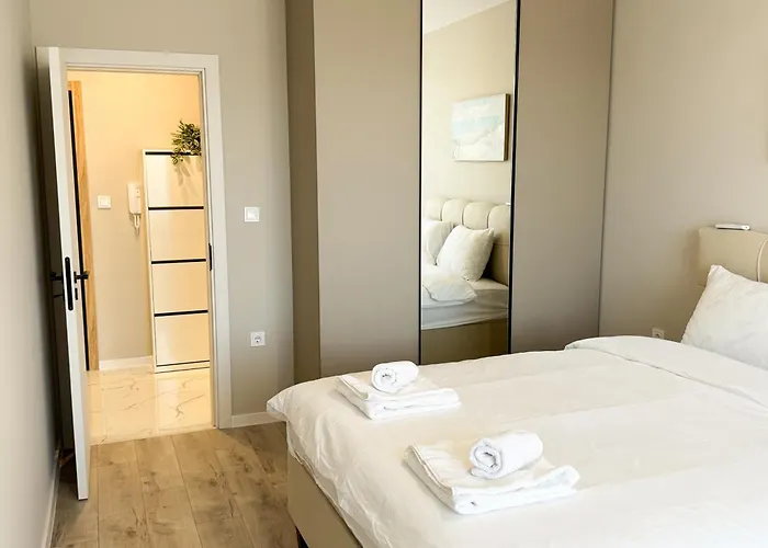 Modern & Spacious Two-bedroom Lejlighed *