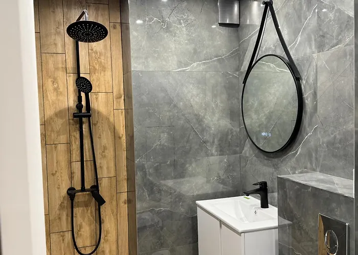 Modern & Spacious Two-bedroom Lejlighed *