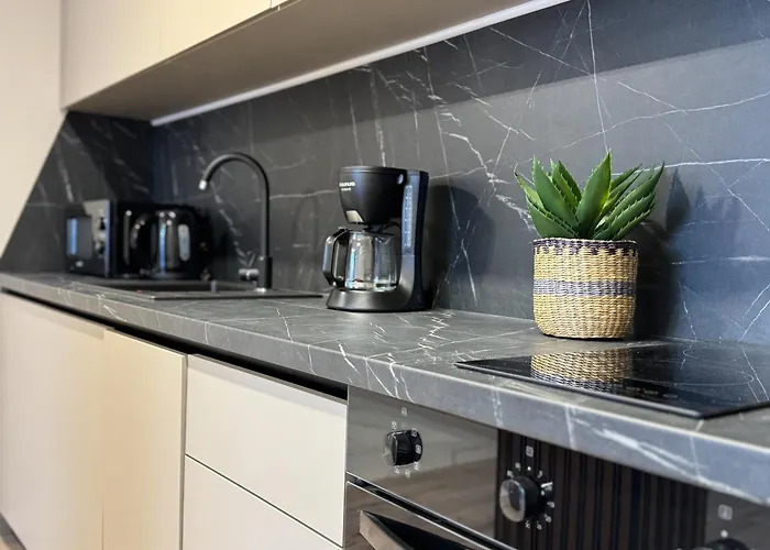 Modern & Spacious Two-bedroom Lejlighed *